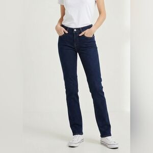 Levi's Women's Classic Straight Mid Rise Jeans 26X30